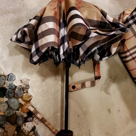 Burberry bag & umbrella - Picture 6 of 6